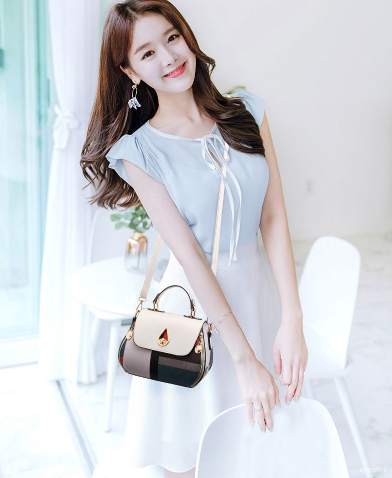 La nuova borsa a tracolla da donna a quadri di quest'anno è popolare su Internet, con una versatile tracolla stampata e alla moda e_voghion.com