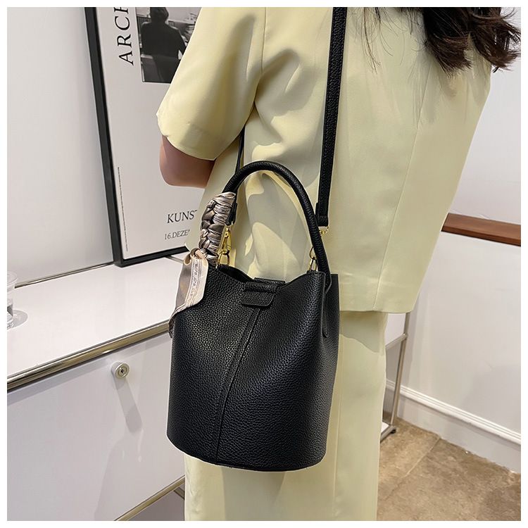 Borsa di alta gamma per le donne nel 2023, nuova borsa a tracolla di nicchia con texture, super morbida e versatile, portatile alla moda_voghion.com