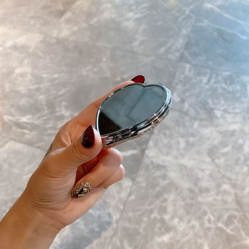Mini specchio per il trucco a forma di cuore in stile coreano: specchio portatile bifacciale con dettagli di diamanti, regalo perfetto per le donne_voghion.com