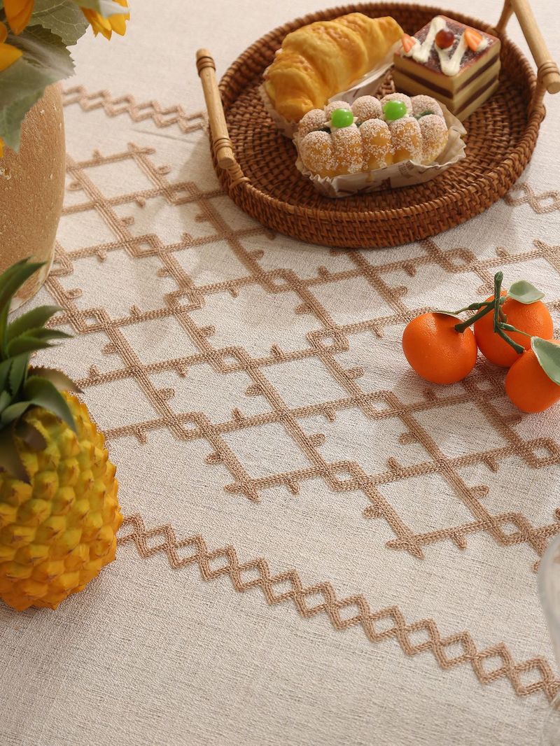 Nappe en lin brodée – Motifs géométriques modernes (chaîne/grille), résistante à l'huile et à la chaleur – Rectangulaire – Décoration d'intérieur minimaliste_voghion.com