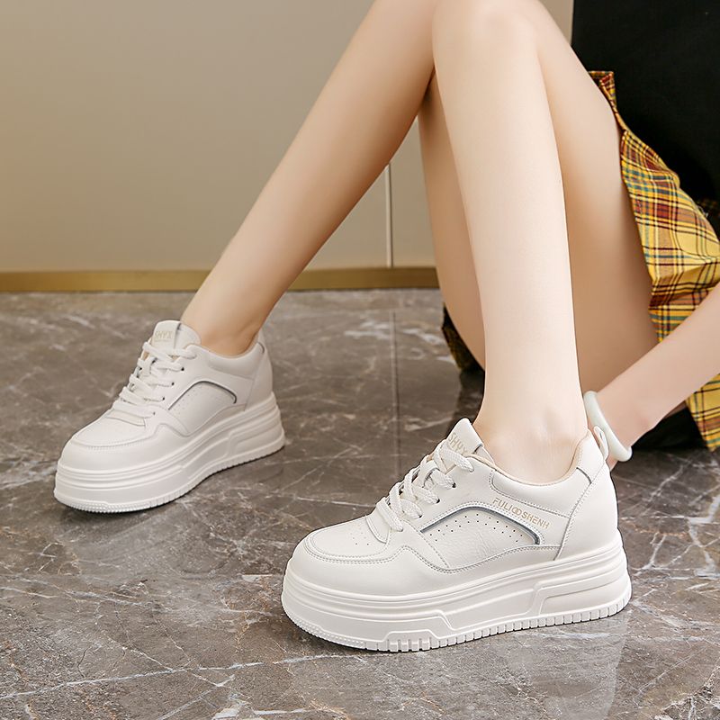 Novos sapatos femininos de primavera, grossos, brancos, com sola de esponja para maior altura e conforto nos pés._voghion.com
