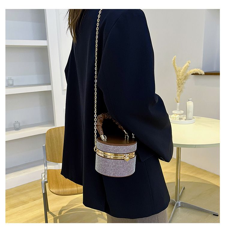 Spring Simple Western Style Mini Flash Diamond Fashion Bucket Bag 2023 New All-match Pleated Chain Shoulder Bag for Women_voghion.com