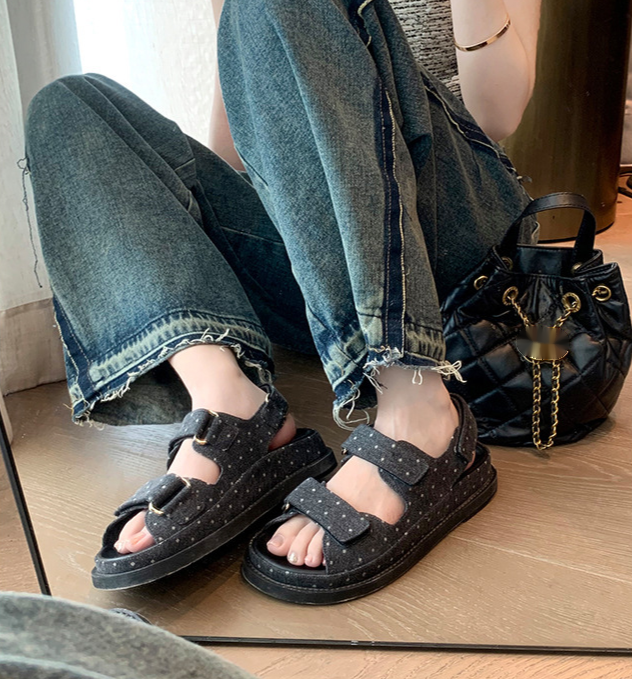 Sandalias deportivas de playa con punta abierta, suela plana y gruesa con tira de una palabra y velcro_voghion.com