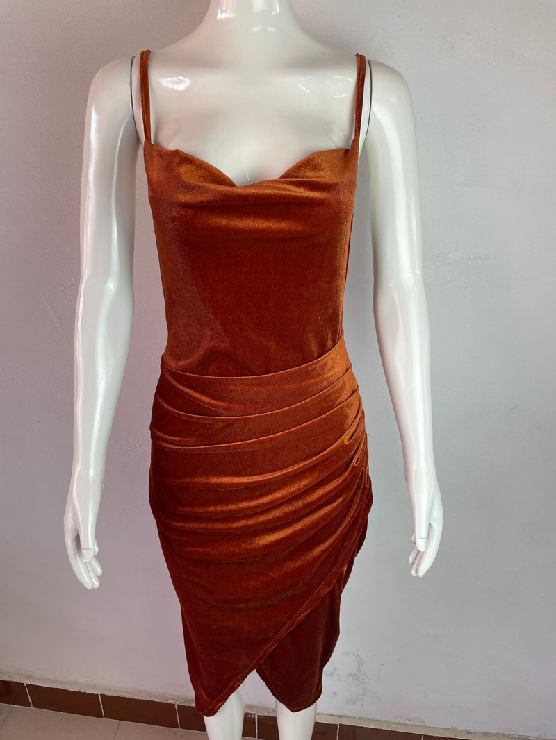 Damenbekleidung Temperament Schlitz Plissee Samt Hosenträger Kleid Abendkleid für Frauen_voghion.com