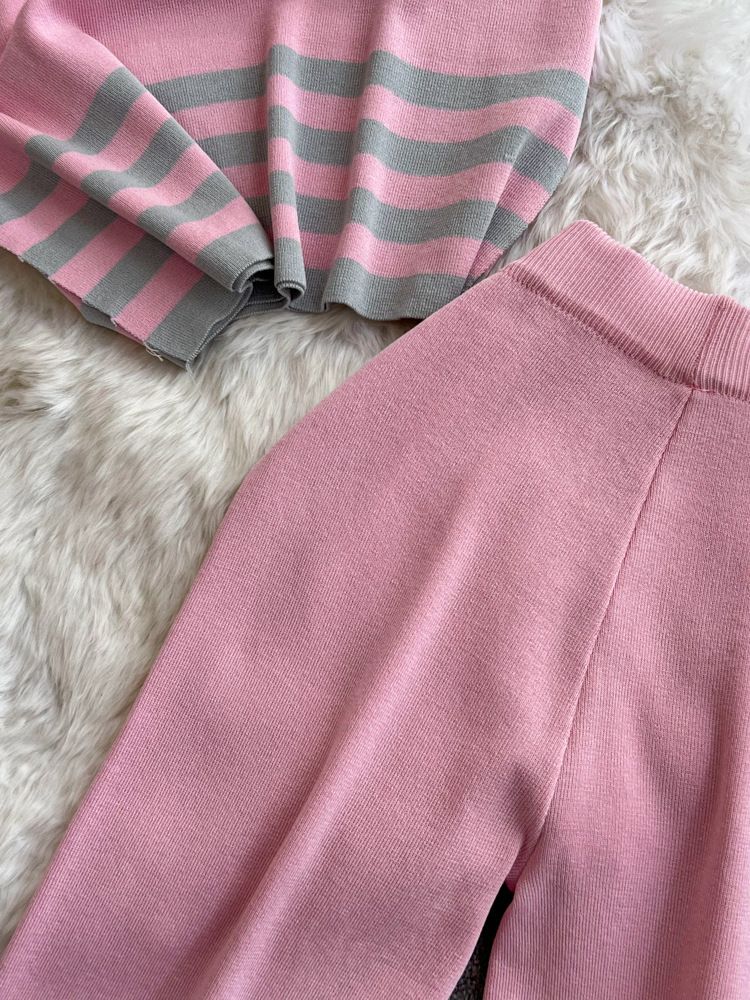2024 Nuevo traje de moda para mujer primavera estilo coreano cuello en V suelto contraste de color tejido de dos piezas cintura alta pantalones de pierna ancha_voghion.com