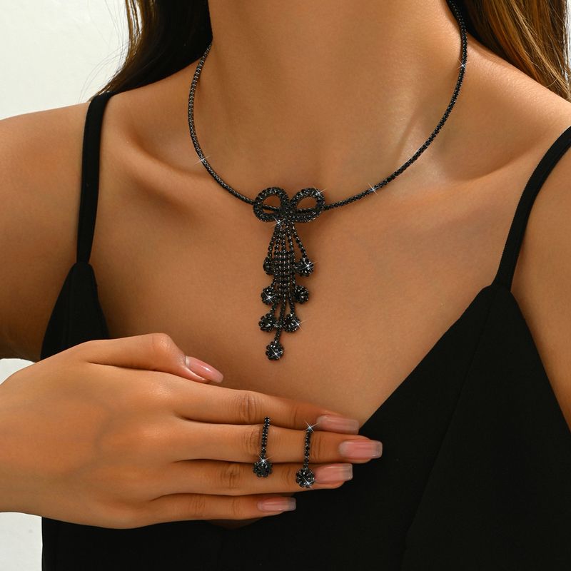 Set di gioielli con collana e orecchini in argento con fiore a foglia da sposa, due pezzi, catena con griffe e strass_voghion.com