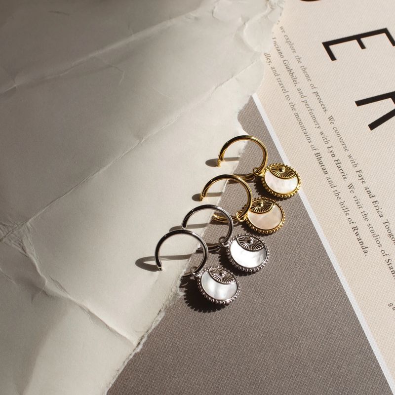 Damenschmuck – Vintage-Ohrringe mit 3D-Sonne und Mondmünzen und Perlmuttanhänger, 18 Karat vergoldete geometrische Creolen für einen eleganten Stil_voghion.com