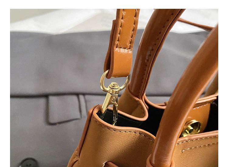 Handbag For Women 2025 New Autumn Winter Niche Super Popular Exquisite Vintage Single Shoulder Versatile Crossbody_voghion.com