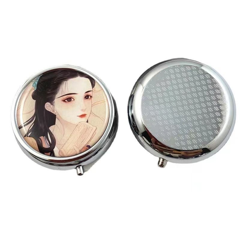 Luxury Diamond-Studded Round Pill Organizer – 7-Compartment Stainless Steel Medicine Case With Mirror Finish, Compact & Travel-Friendly_voghion.com