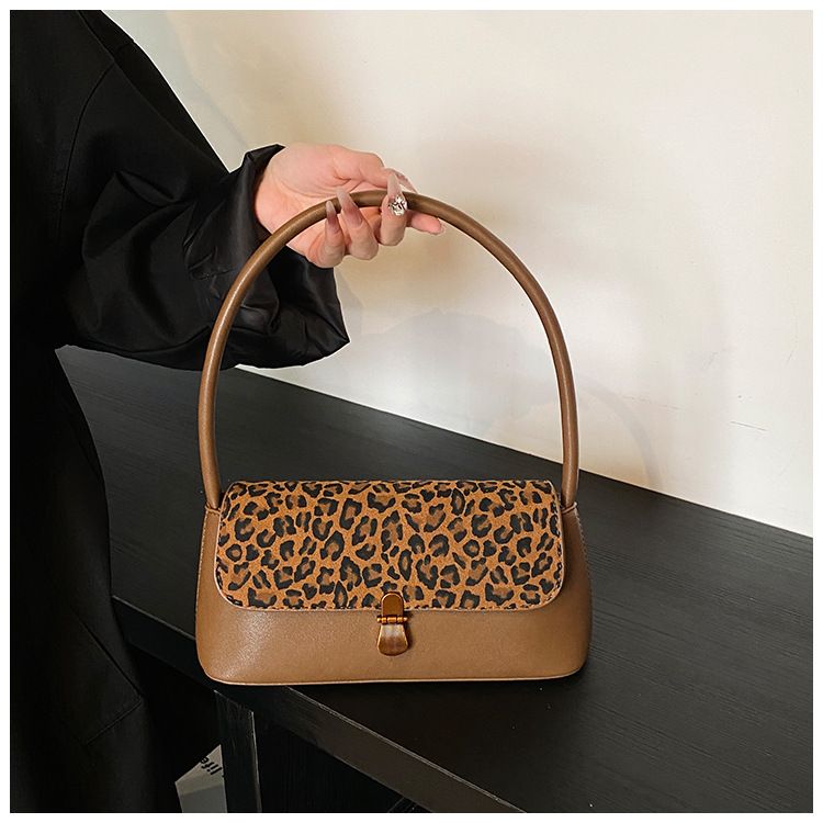 Matte underarm high-end women's 2024 leopard print patchwork shoulder bag, fashionable and personalized handbag_voghion.com