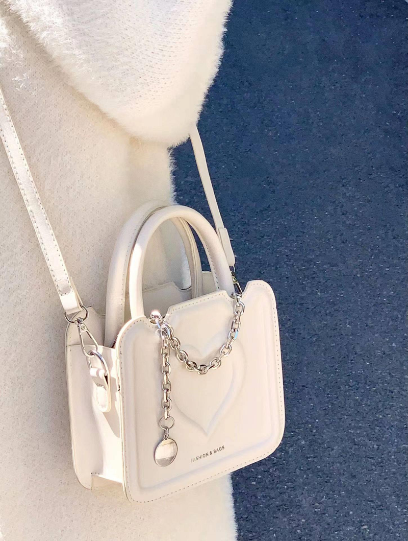 Fashionable High-end Sentimental Heart small Square Bag 2023 Summer New Niche bag temperament all-match handbag Messenger bag_voghion.com