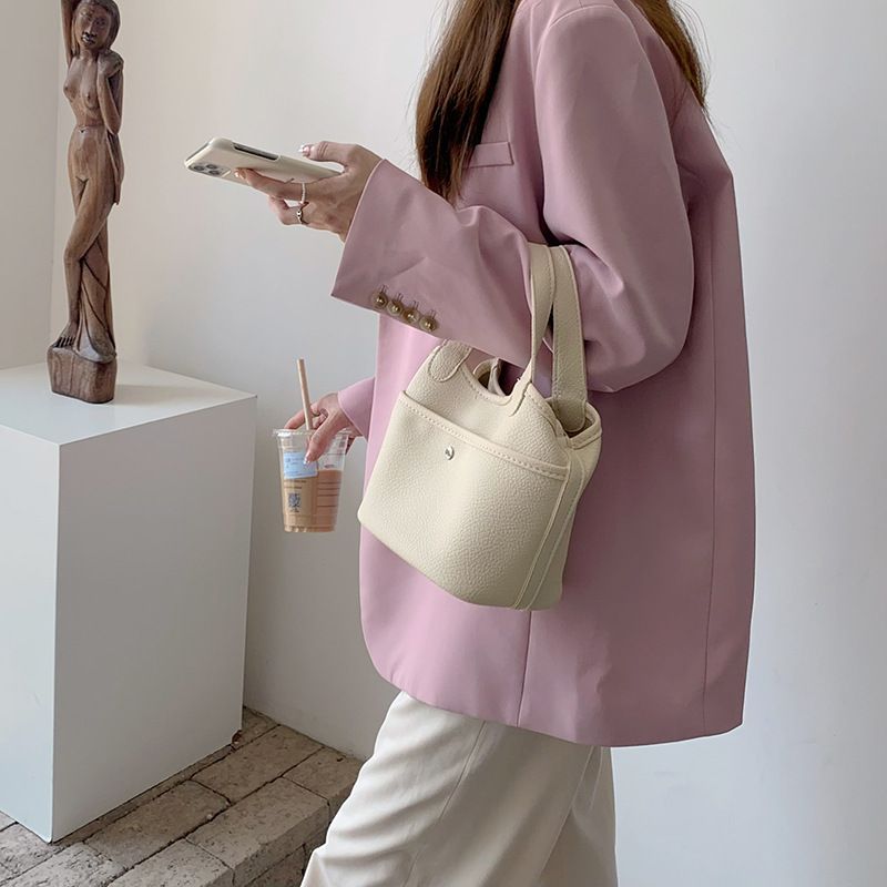 Geantă de mână coreeană Instagram New Basket Bag simplă și la modă din piele moale texturată crossbody găleată bag pentru femei_voghion.com