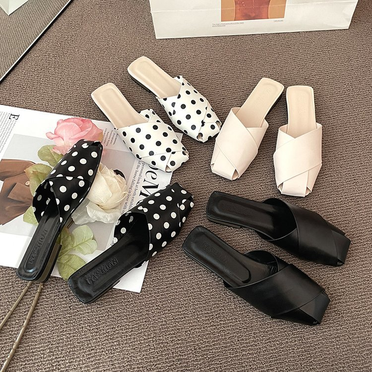 Zapatillas de mujer con puntera cubierta y lunares, sandalias con tiras cruzadas de cuero, sandalias con recortes, chanclas de verano 2022_voghion.com