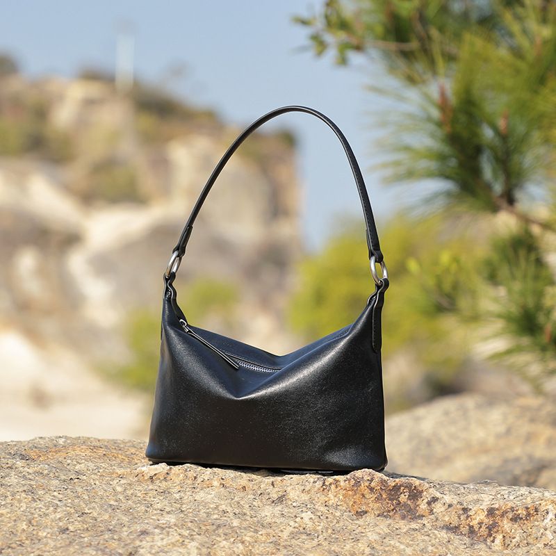 Borsa a tracolla classica da ascella in pelle bovina conciata al vegetale 2025 Head_voghion.com