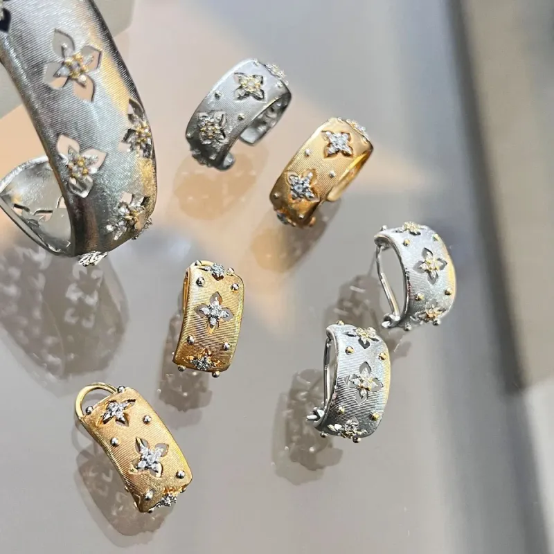 Set di bracciale, collana, anello e matrimonio in stile corte italiano, disegnato a mano, in oro e argento, bicolore, con quadrifoglio e artigianato raffinato_voghion.com