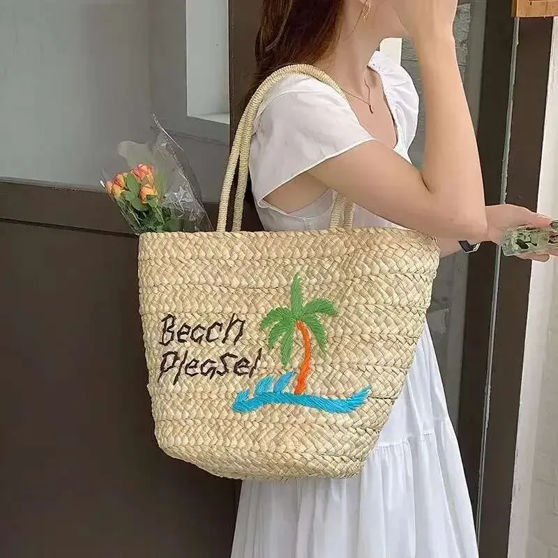 Borsa da spiaggia estiva Bohemia, grande capacità, realizzata a mano, intrecciata con buccia di mais e ricamata a forma di albero di cocco, da donna_voghion.com