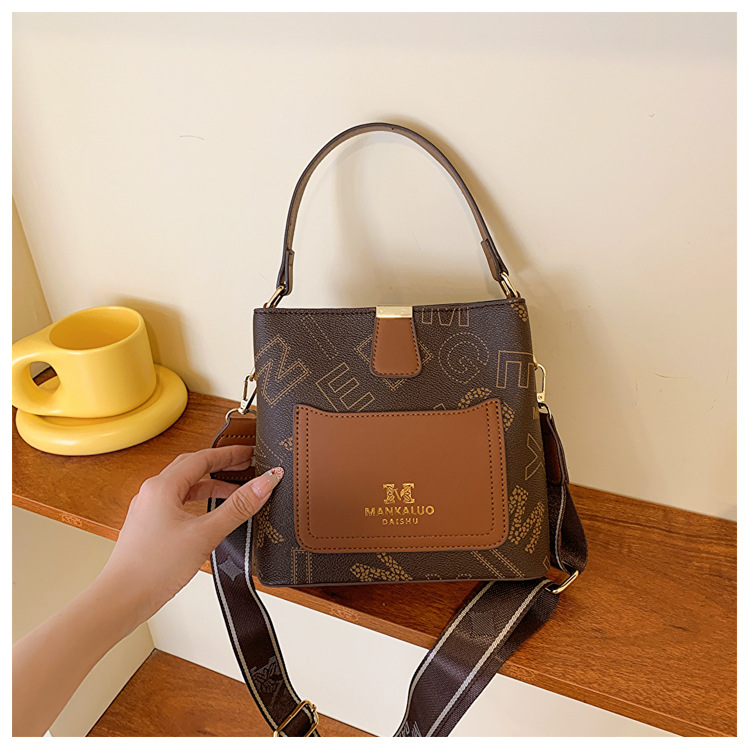 Nuove borse Borse da donna Borse a secchiello Moda Stile caldo Grandi borse a mano con lettere Borse da strada Grande capacità Borsa a tracolla singola_voghion.com