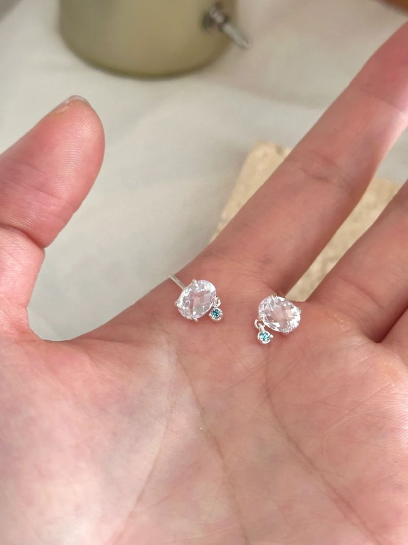 Tiqis minimalistisches Nischendesign, ovales funkelndes Zirkonium für Frauen, aus reinem Silber, Tränenflecken im koreanischen Stil, blau_voghion.com