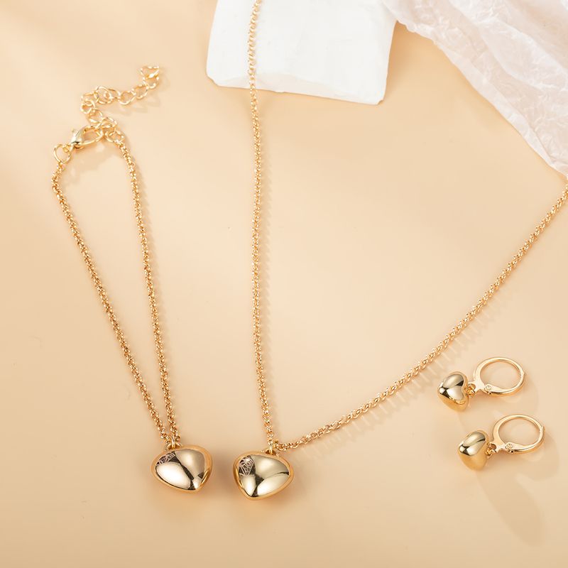 Modisches und personalisiertes 3-teiliges Set mit Anhänger und Armband sowie Ohrringen und Halskette aus Gold mit Liebesmotiv_voghion.com