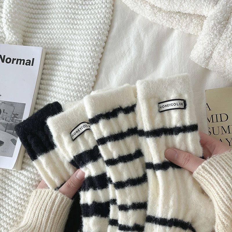 New winter Australian velvet mid tube socks, thick and warm women's floor socks, black and white striped pile socks, towel socks_voghion.com