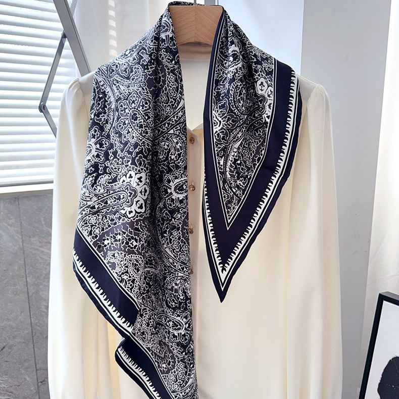 Sciarpa da collo con bordo arrotolato fatta a mano, motivo paisley a triangolo in seta di gelso pesante, collezione Paisley Cashew Twill_voghion.com