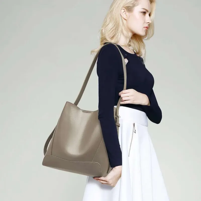 Borsa a tracolla grande da donna in pelle scamosciata, con tracolla larga e regolabile, stile designer 2025_voghion.com