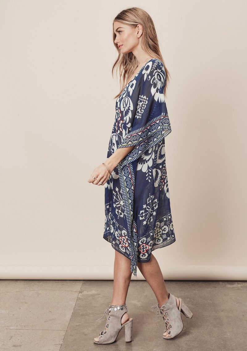 Veste de plage cache-maillot en mousseline de soie à fleurs bleu marine - Col en V - Pour femme_voghion.com