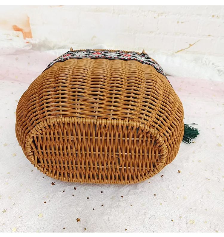 Vintage-Handtasche aus verstärktem Rattan – ovale gewebte Tragetasche im Ethno-Stil mit Metallrahmen (handgefertigt, langlebig und modisch)_voghion.com