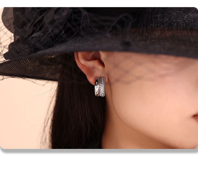 Pendientes retro de doble C con diamantes adhesivos, modernos y de temperamento, de acero inoxidable y oro de 18 quilates, con forma de media luna, que no se decoloran._voghion.com