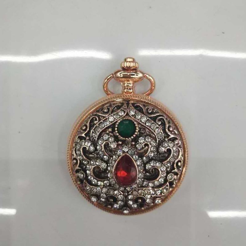 Orologio da tasca unisex con superficie al quarzo e diamanti rossi con custodia a ribalta creativa_voghion.com