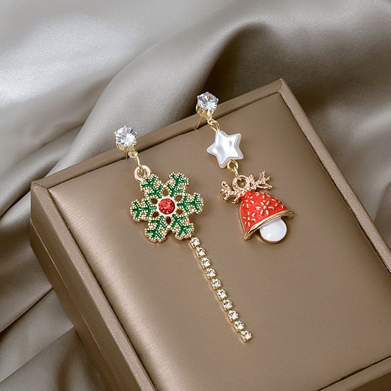 Boucles d'oreilles tendance de Noël 2025 | Pendantes asymétriques en forme de cloche et de flocon de neige | Pompon multicolore en strass | Bijoux de fête | Emballage cadeau_voghion.com