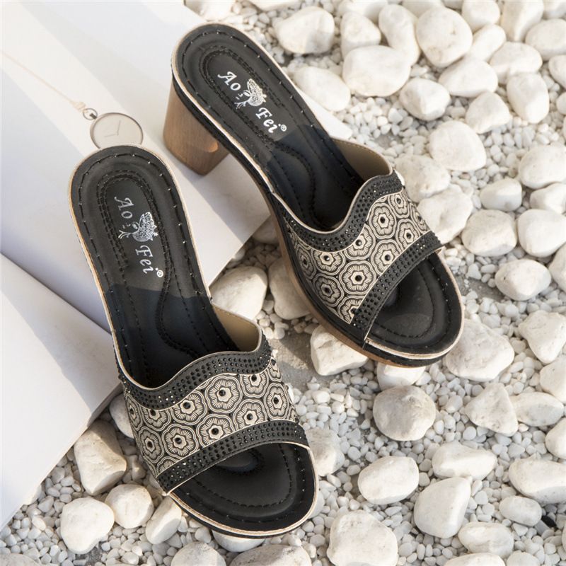 2022 Neue Sommersandalen für Damen im ethnischen Stil mit Wasserdiamant-Nähten, dicke High Heels, große bequeme Hausschuhe_voghion.com