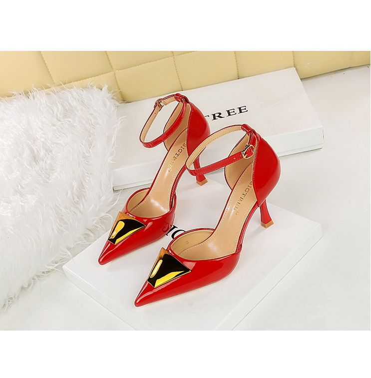 8323-K55 Sandały ze szpiczastym noskiem dla kobiet, Hollow One Button Metal Buckle Buty na wysokim obcasie, Cienkie obcasy, Lakierowana skóra błyszcząca_voghion.com