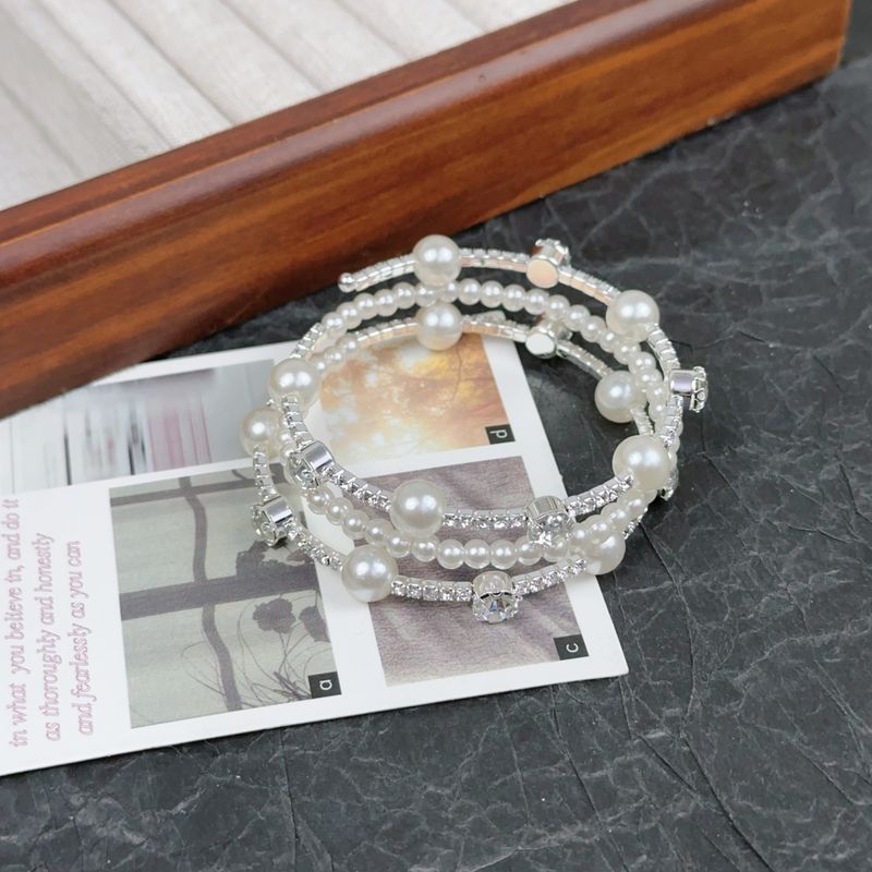 Pulsera multicapa con perlas y diamantes de imitación para mujer, diseño único, joyería elegante y moderna._voghion.com