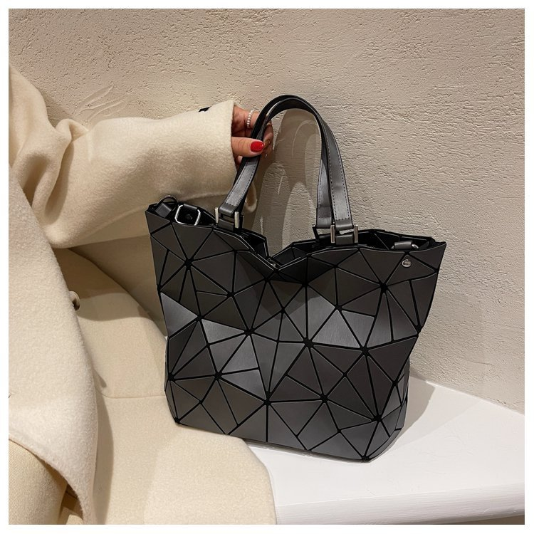 Bag women's 2023 new fashion One Shoulder Messenger Bag solid color geometric pattern Handbag folding bucket bag_voghion.com