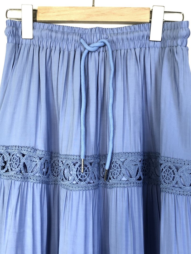 Completo elegante con camicetta con bordi in pizzo e gonna midi fluida – Completo due pezzi di ispirazione vintage_voghion.com