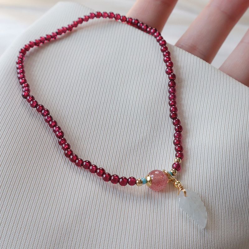 Natürlicher Granat für Mädchen 2022 Neue High-End-Nischendesign-Schmuck-Fußkettchen-Fußkette_voghion.com