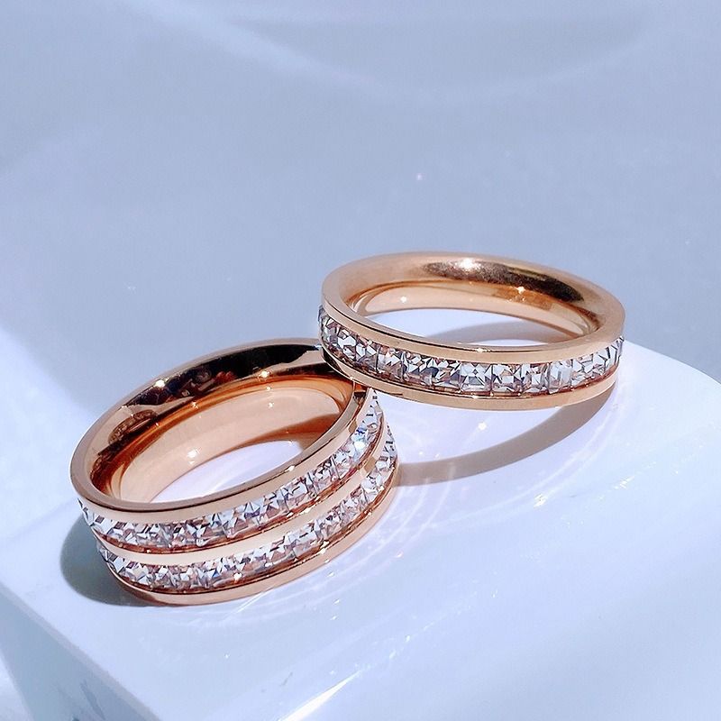 Set di anelli con zirconi cubici multi-tono, anelli impilabili placcati in oro, argento e oro rosa con cristalli pavé, collezione di gioielli per tutti i giorni e come regalo_voghion.com