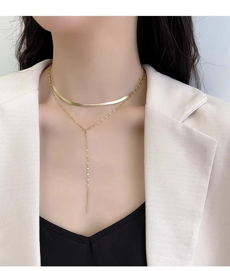 Collana con catena a doppio strato con frange e ago per labbra, collana in acciaio al titanio, temperamento minimalista femminile, collana con catena sottile per clavicola retrò femminile_voghion.com