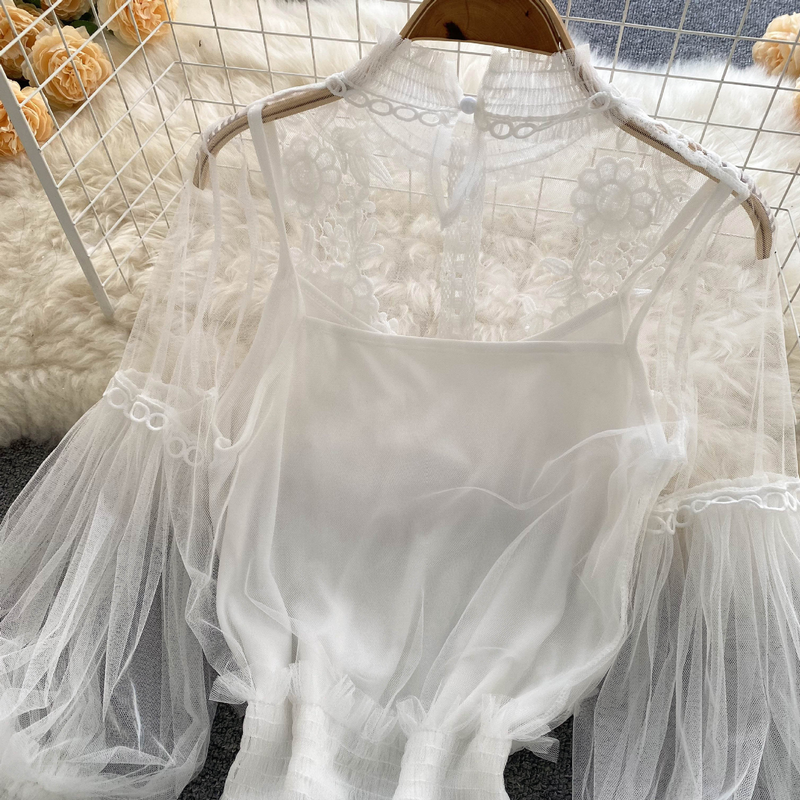 Women's three-dimensional flower collage see-through mesh lantern sleeve slim short top lace base blouse_voghion.com