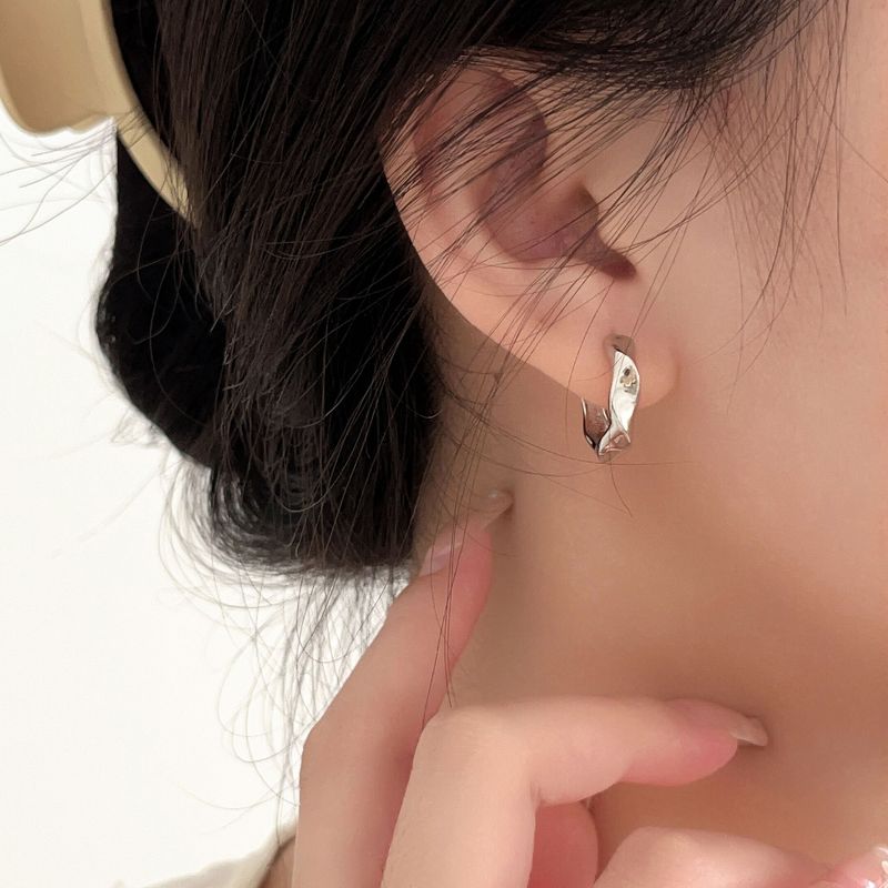 Orecchini pendenti Möbius irregolari in argento puro per donna - Design di nicchia, atmosfera lussuosa, versatili clip per orecchini_voghion.com