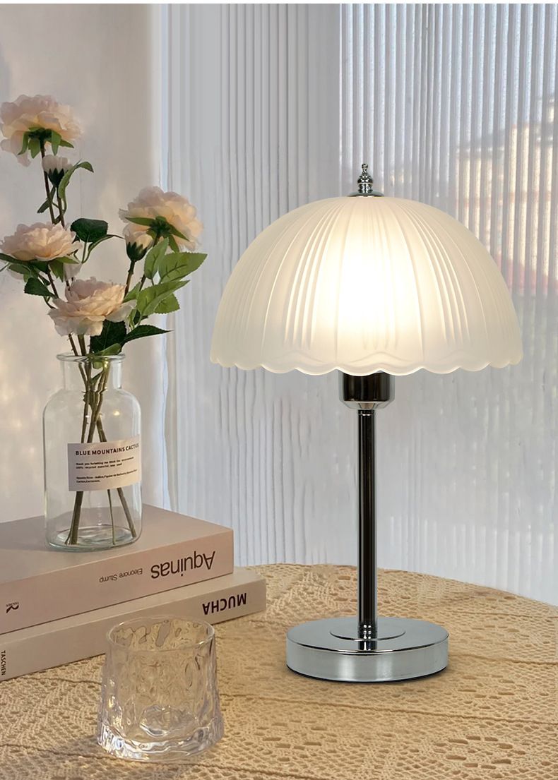 Luminária de mesa pequena de luxo com pétalas, para quarto de menina, atmosfera romântica, criativa e simples de alta qualidade_voghion.com