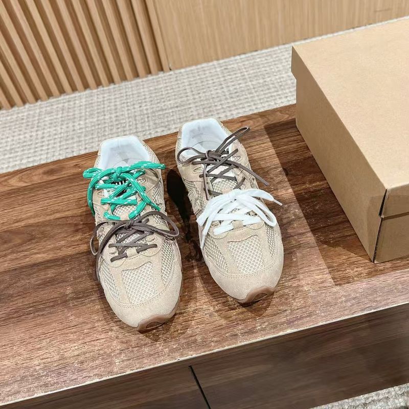 La familia Amiu colabora en el lanzamiento de 530 zapatillas de entrenamiento alemanas de suela gruesa para mujer, otoño 2025, versátiles, informales y deportivas Forrest._voghion.com