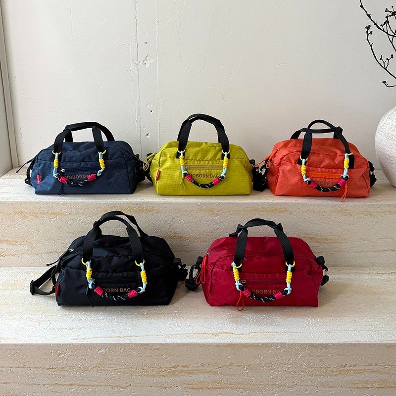 Borsa a tracolla versatile, alla moda e casual, in nylon, per donna, estate 2025_voghion.com