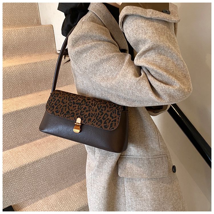 Matte underarm high-end women's 2024 leopard print patchwork shoulder bag, fashionable and personalized handbag_voghion.com