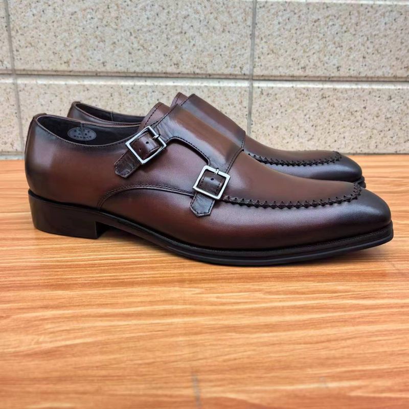 Lässiges Slip-on-Kleid aus Leder mit hartem Boden_voghion.com