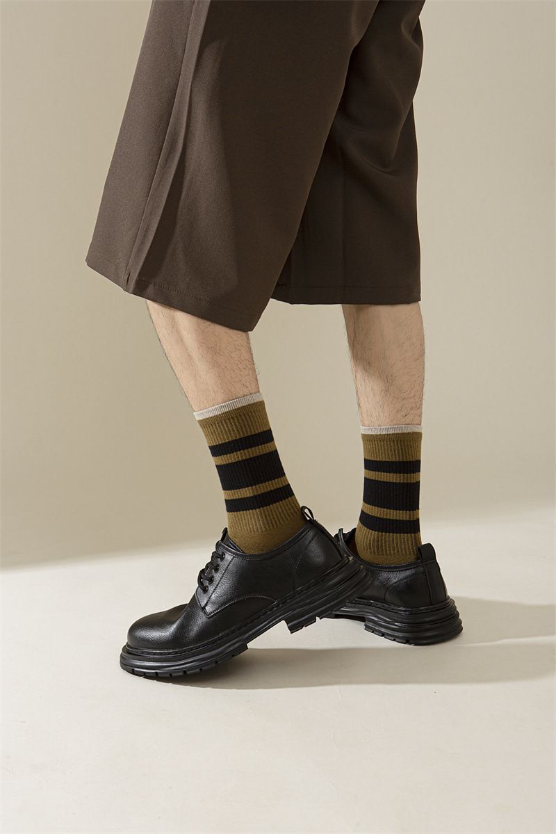 Vidēja garuma zeķes Vīriešu rudens un ziemas kokvilnas zeķes Studentu zilas bumbu sporta zeķes Garas, svītrainas, platas, vienkāršas, modernas, kontrastējošas krāsas_voghion.com