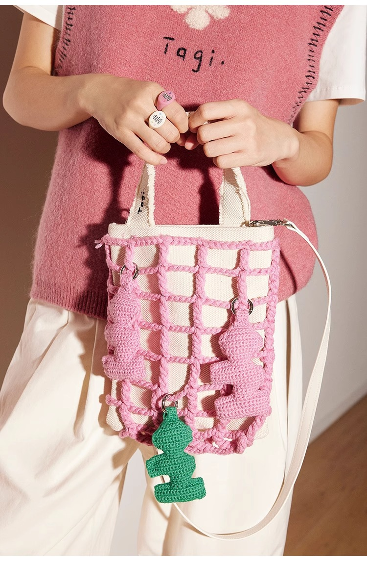 Tagi. Immagina di scuotere il ciondolo in filo "i". Borsa a rete staccabile, borsa a vela a tracolla a mano_voghion.com