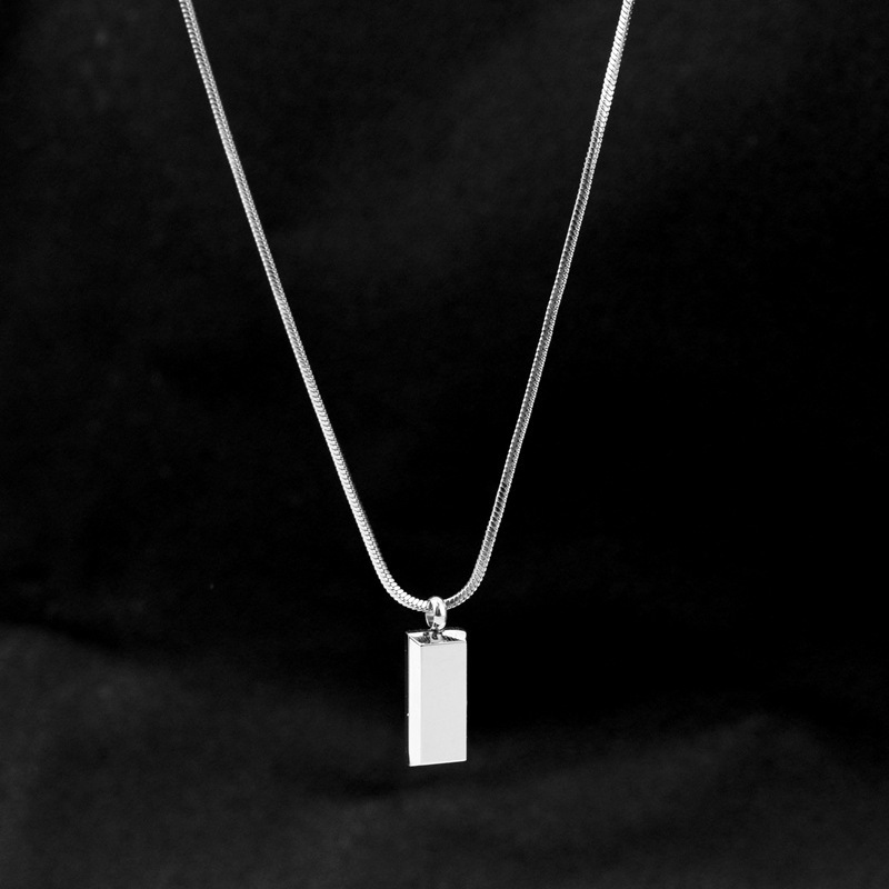 Titanium steel small silver brick pendant, bone non fading, light luxury, simple and neutral style, exquisite snake_voghion.com
