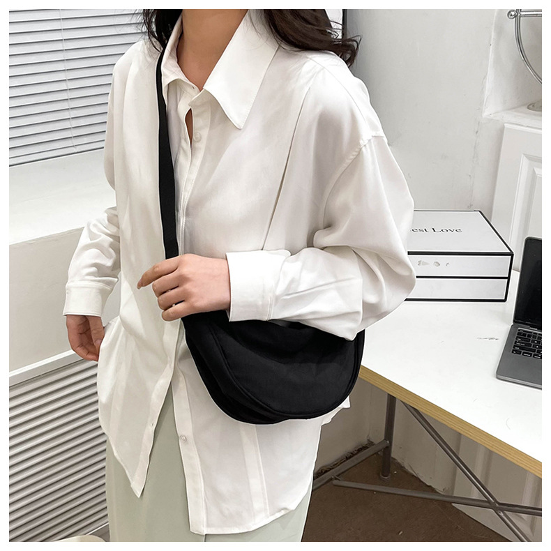 Single shoulder for women's summer crossbody underarm 2024 new crescent shaped b, versatile and fashionable dumpling_voghion.com